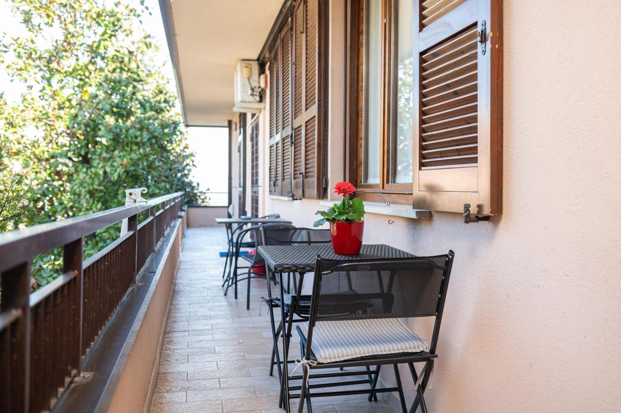 Casa Lugana 9 - Monolocale Con Piscina Fronte Lago Sirmione Exterior foto