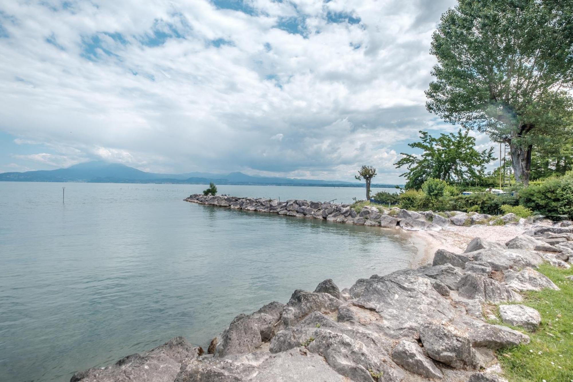 Casa Lugana 9 - Monolocale Con Piscina Fronte Lago Sirmione Exterior foto